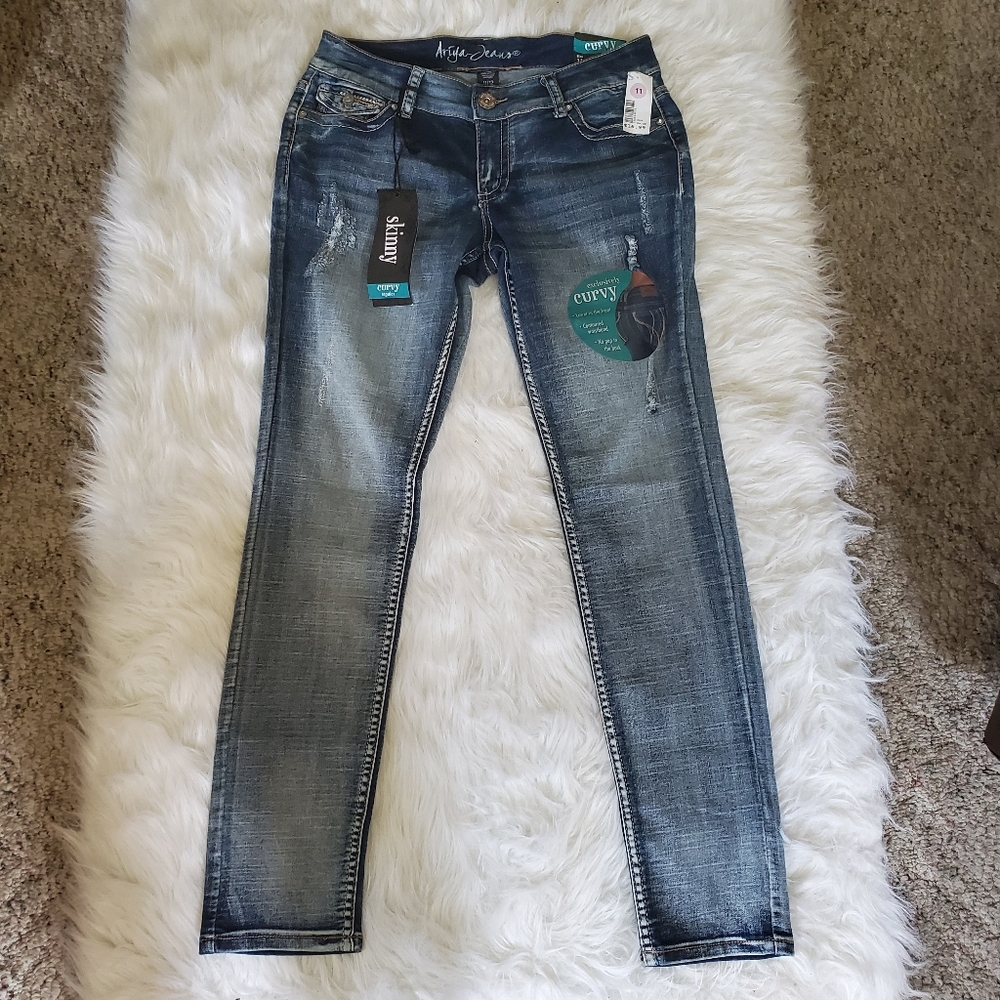 Ariya Curvy Skinny Jeans